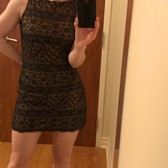 Vintage lace mini-dress - Picture 5 of 9